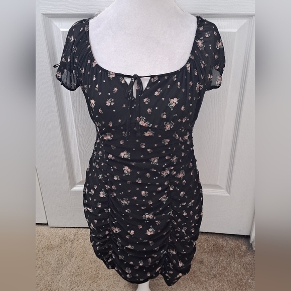 Ultra Flirt Dresses & Skirts - Ultra Flirt Floral Black Ruched Dress Size L